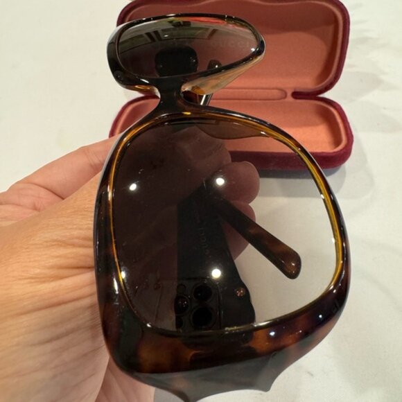 Authentic Gucci sunglasses with case - Picture 3 of 11